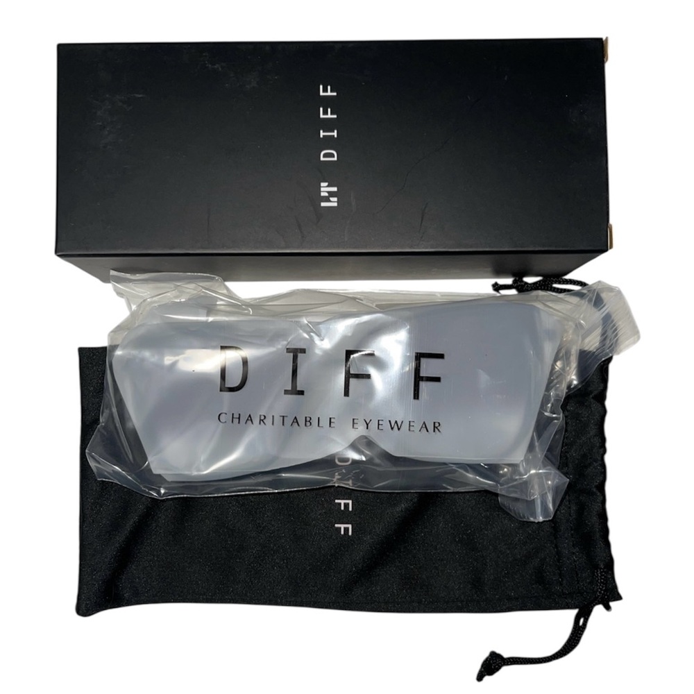 DIFF Grace Sunglasses Matte Black Frame Grey Grad… - image 11